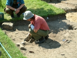На раскопках в Болгарии найден уникальный бронзовый крест
