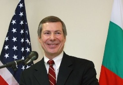 Посол США выразил одобрение принятию Закона об изъятии незаконного имущества