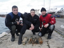 В море возле морского вокзала Варны нашли 8 снарядов