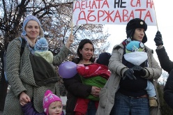 Болгарские родители устроили пикет против обязательного дошкольного образования