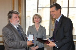 Вежди Рашидов удостоен медали Лувра