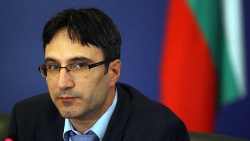 Министр экономики Болгарии винит и российских операторов в задержке туристов